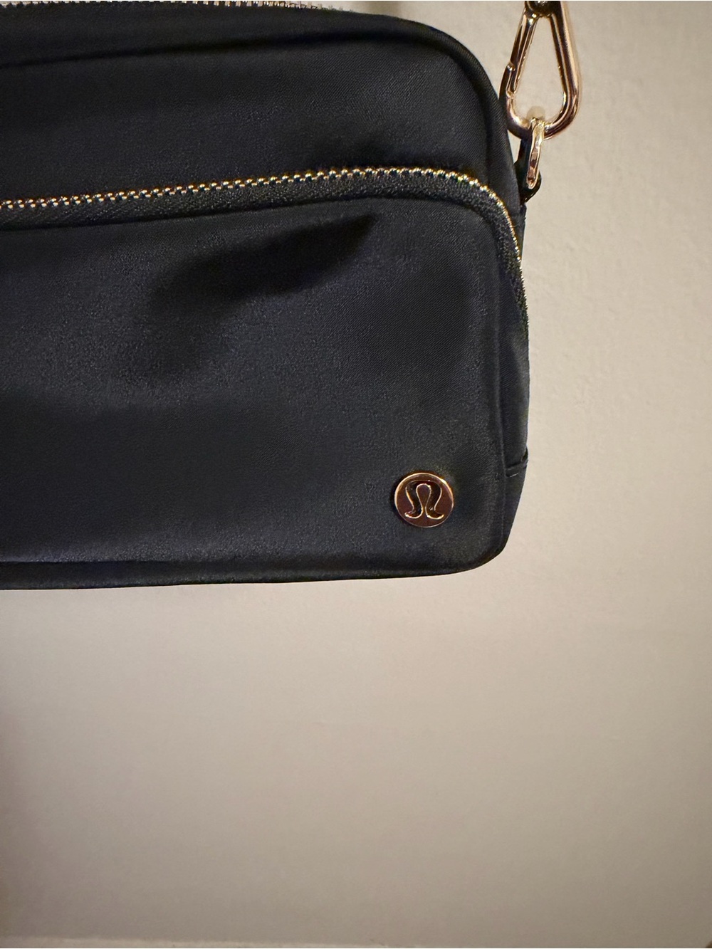 Lululemon Everyday Crossbody Bag 2L - Picture 2 of 10